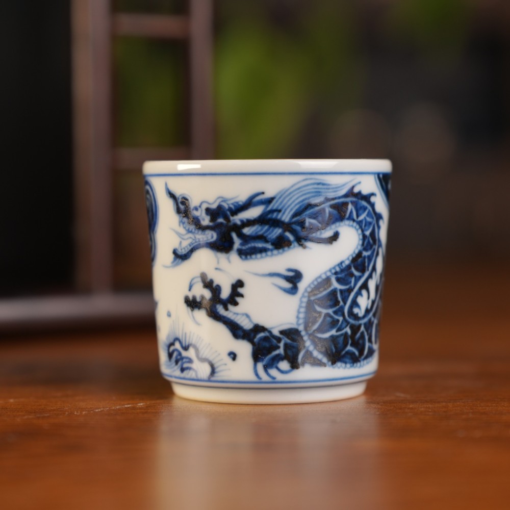 泥火淬青花,松烟见古韵|刘建锋窑深耕永宣青花复刻,当代柴窑瓷备受藏家追捧(图2) 泥火淬青花,松烟见古韵|刘建锋窑深耕永宣青花复刻,当代柴窑瓷备受藏家追捧(图2)