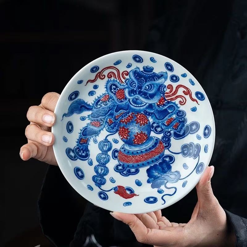 青白绘祥瑞,赏瓷遇匠心|永明尚玩玩财运亨通醒狮系列(图3) 青白绘祥瑞,赏瓷遇匠心|永明尚玩玩财运亨通醒狮系列(图3)