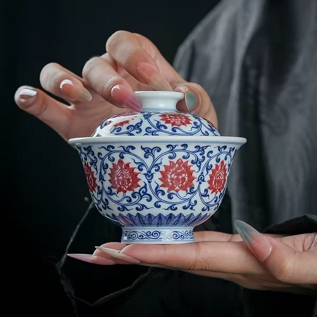 刘建锋窑青花釉里红缠枝金刚莲系列|红蓝凝韵,复现永宣宫廷瓷艺风华(图3) 刘建锋窑青花釉里红缠枝金刚莲系列|红蓝凝韵,复现永宣宫廷瓷艺风华(图3)