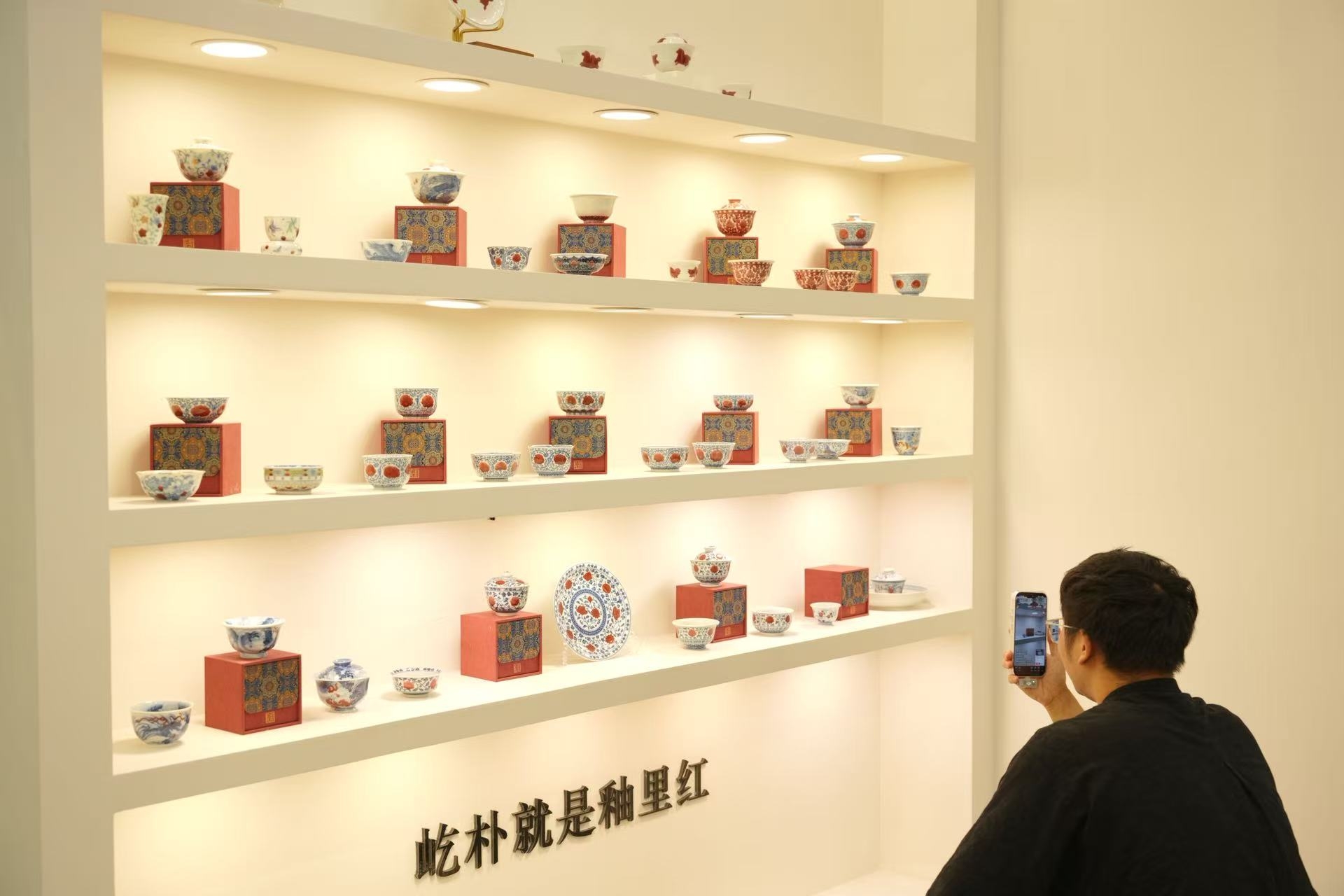 坚守原矿绘红线,屹朴堂亮相厦门秋博会,新品受藏家热捧(图2) 坚守原矿绘红线,屹朴堂亮相厦门秋博会,新品受玩家热捧(图2)