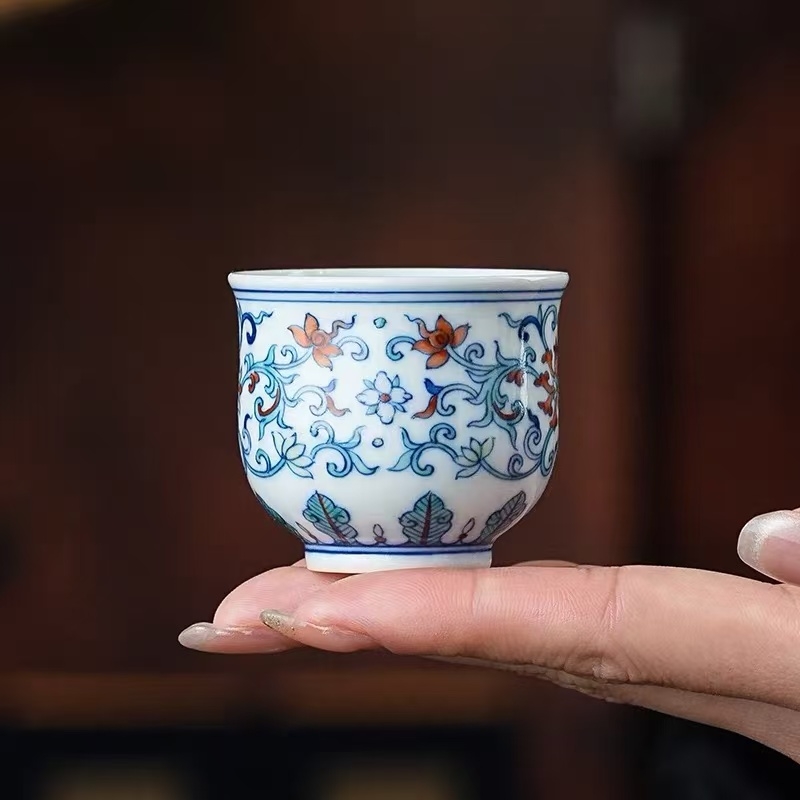 瓷韵承古斗彩传薪|涂杏花窑斗彩缠枝莲系列,双线品鉴体系解锁藏瓷新体验(图4) 瓷韵承古斗彩传薪|涂杏花窑斗彩缠枝莲系列,双线品鉴体系解锁藏瓷新体验(图4)